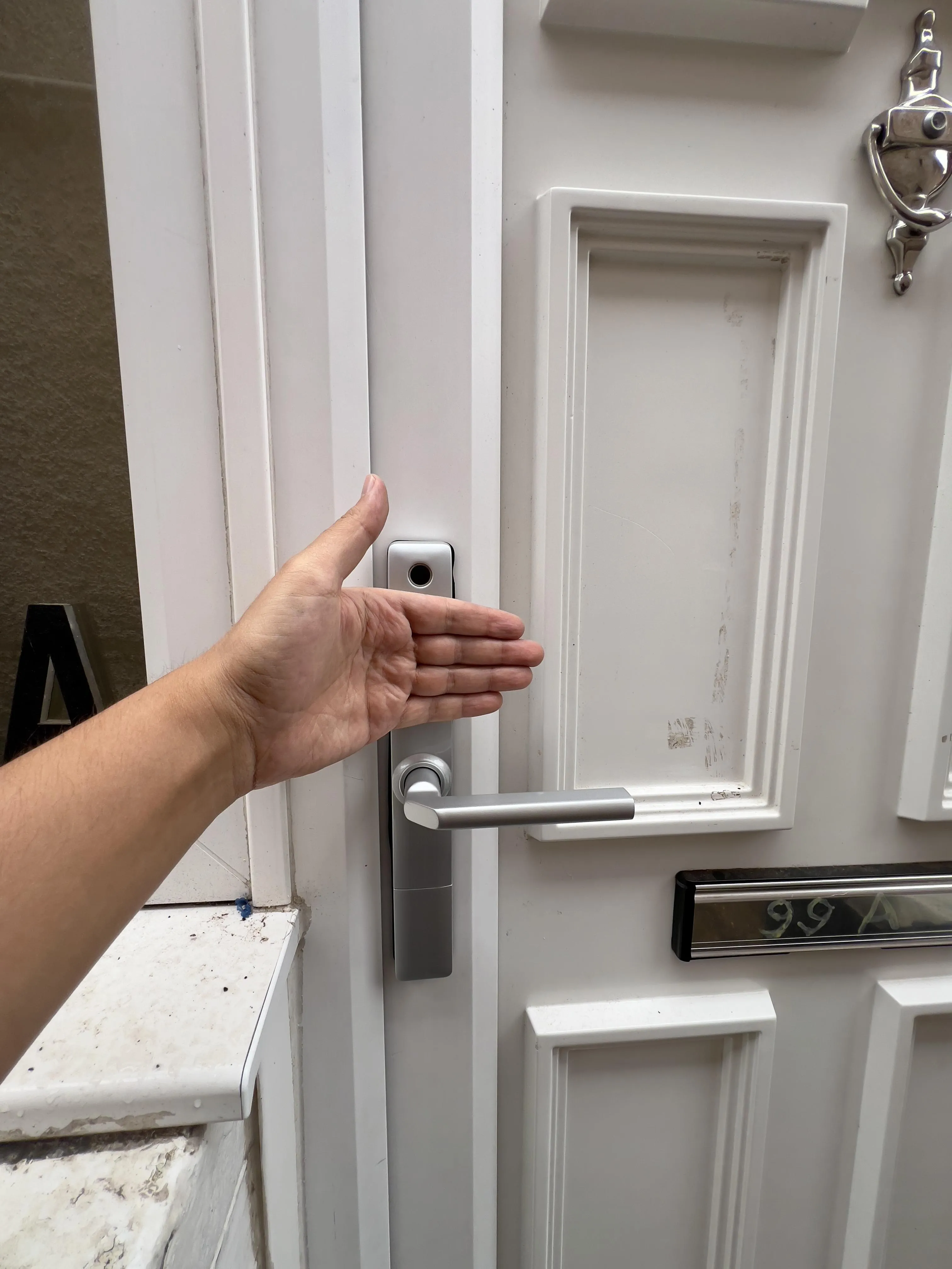 To light up the numbers, simply touch the back of your hand to the smart lock's number pad, as shown in the photo.